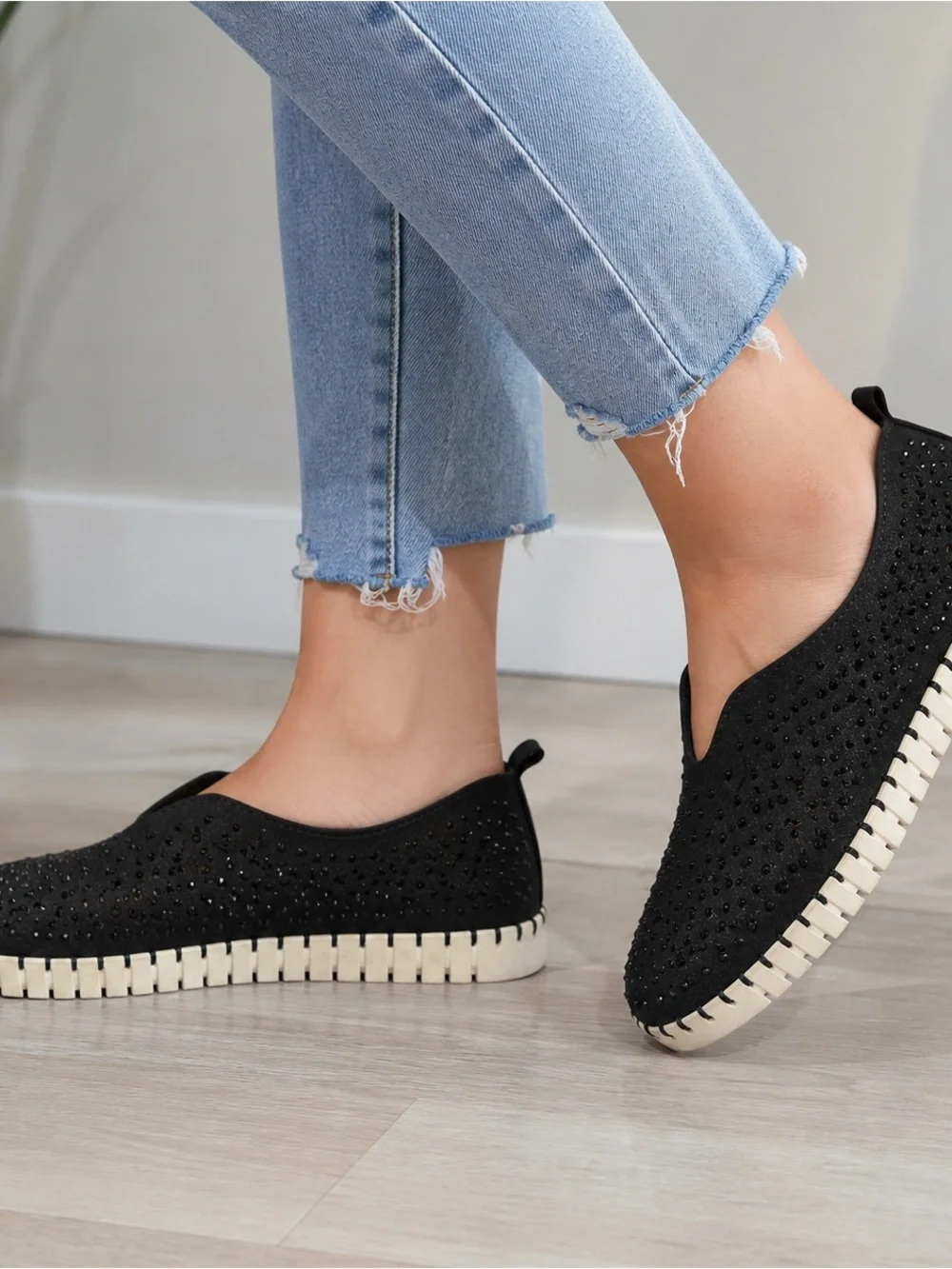 Skechers Air-Cooled Black Rhinestone Dot Dazzle Espadrille Shoes Size 6